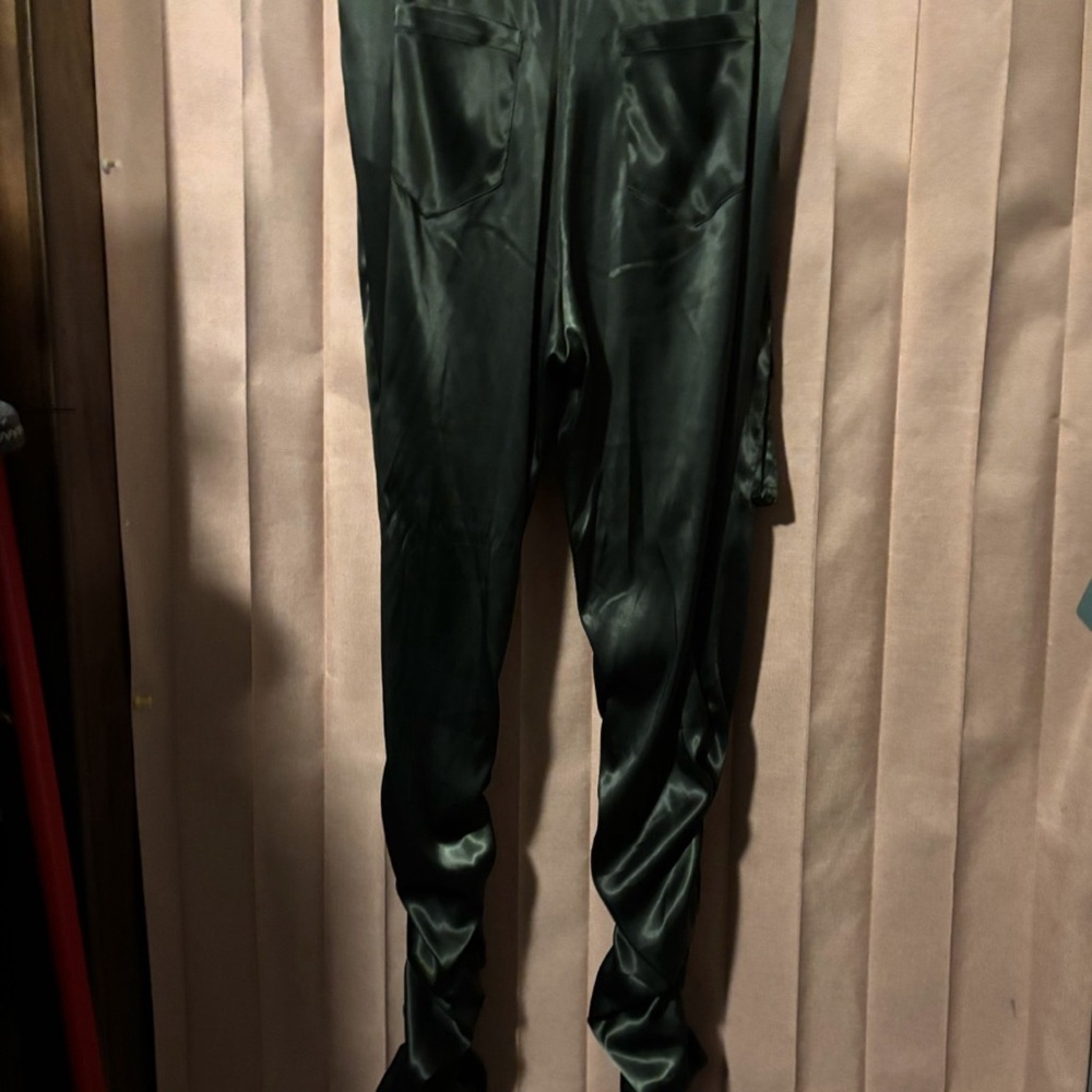 AKIRA Olive Green Ruched Cargo Skinny Pants - Picture 4 of 10